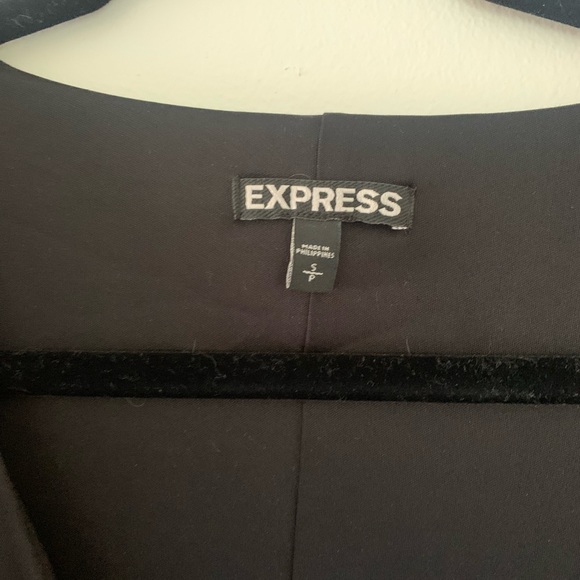 Very flattering Express dress size small - Picture 2 of 4